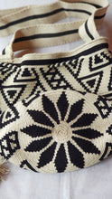 Load image into Gallery viewer, Colombian bucket bag