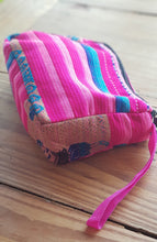 Load image into Gallery viewer, Peruvian cosmetic bags
